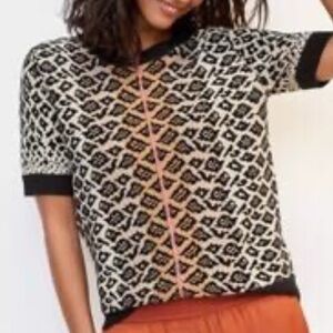 Black and White Patterned Short Sleeve Sweater